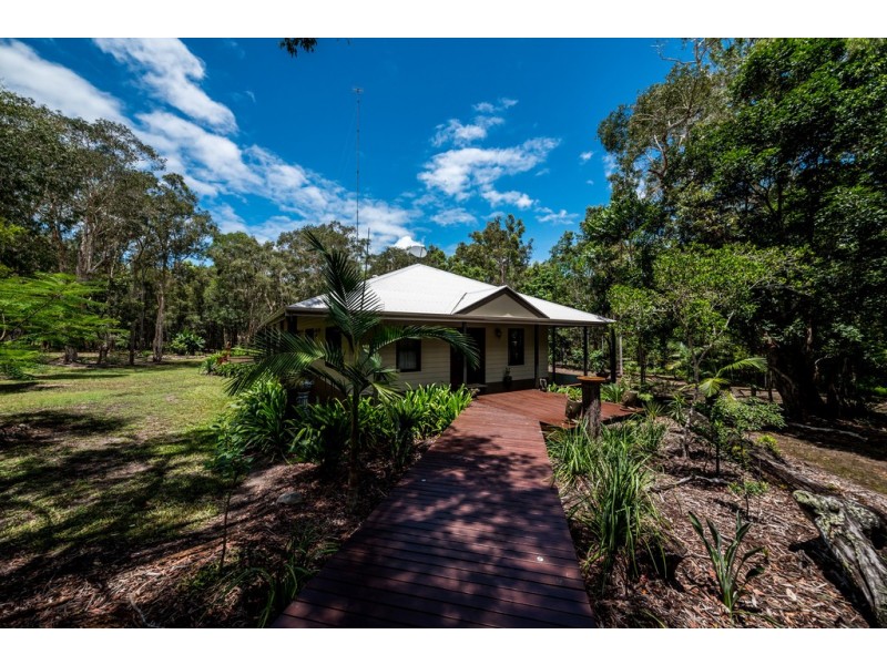 8 Campbells Road, Cootharaba QLD 4565