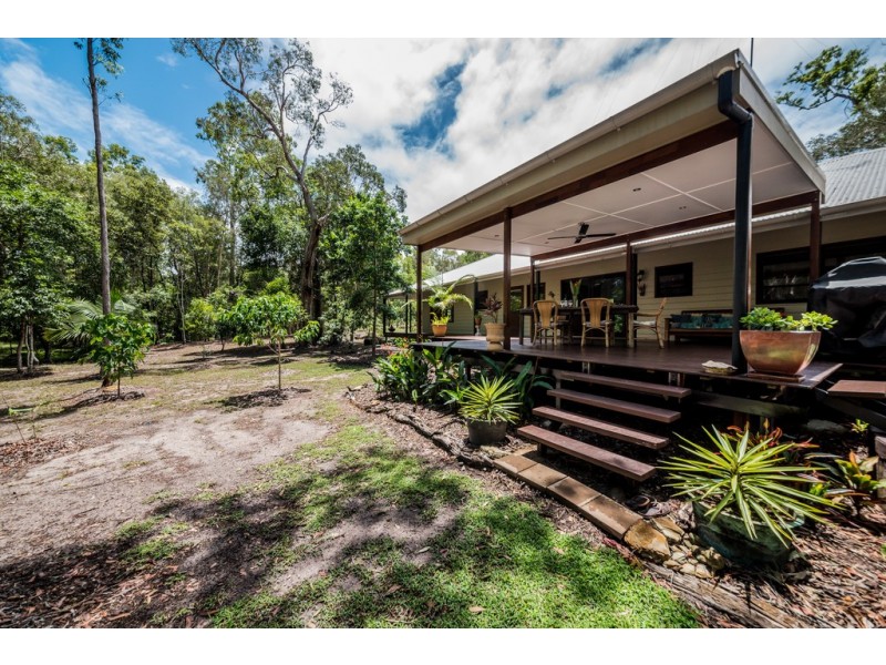 8 Campbells Road, Cootharaba QLD 4565