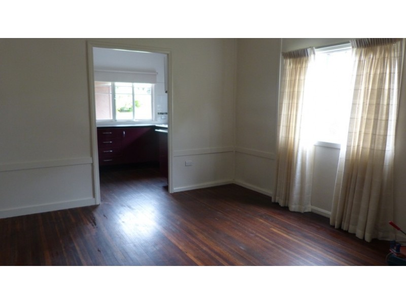 Unit 2/19 Railway, Pomona QLD 4568
