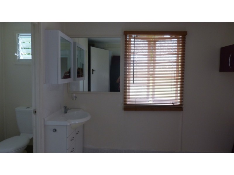 Unit 2/19 Railway, Pomona QLD 4568