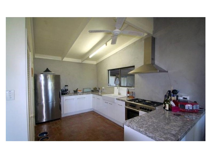 19 Pine Tree Drive, Lake Macdonald QLD 4563