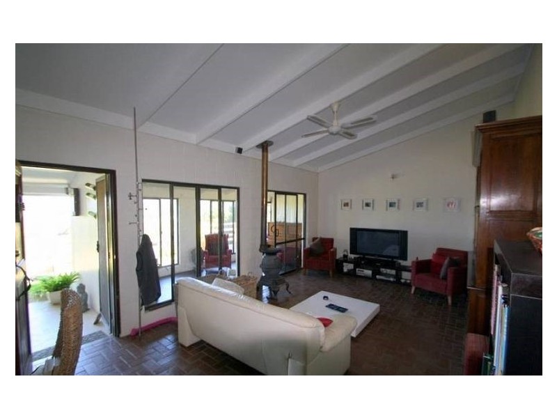 19 Pine Tree Drive, Lake Macdonald QLD 4563