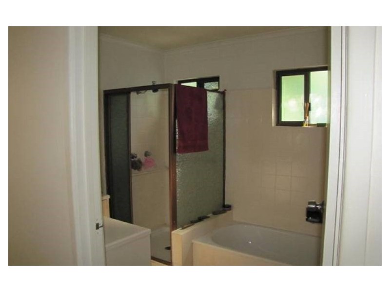 19 Pine Tree Drive, Lake Macdonald QLD 4563