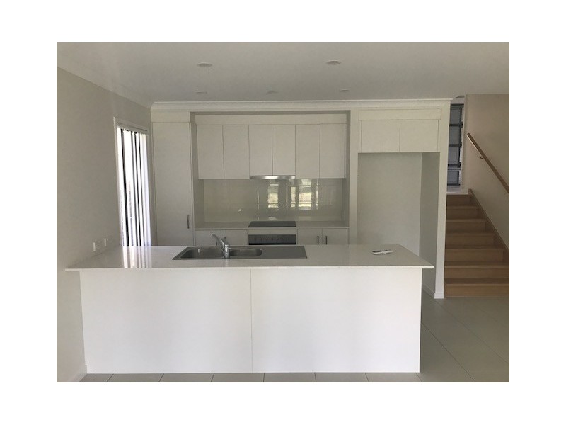 19 Memorial Avenue, Pomona QLD 4568