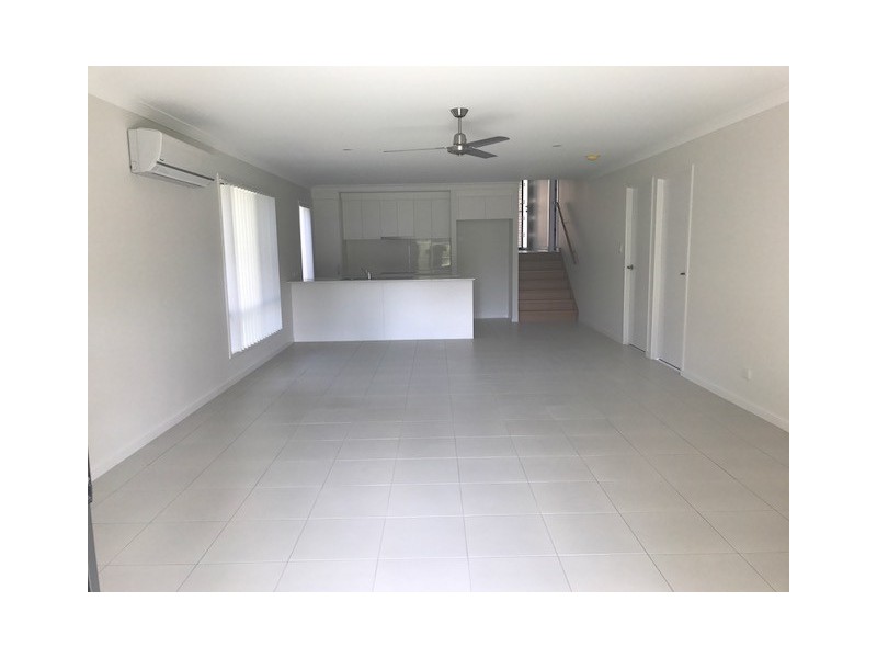 19 Memorial Avenue, Pomona QLD 4568