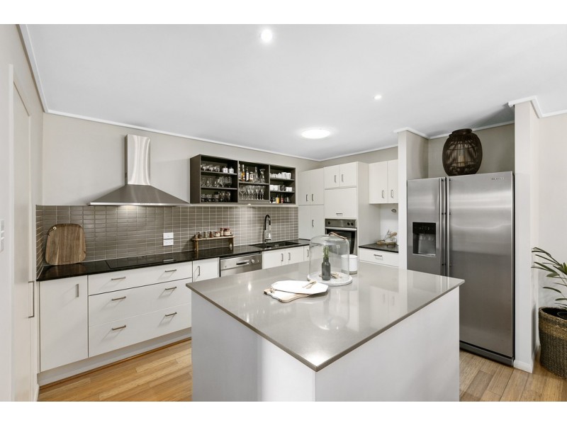 7 Havenside Court, Pomona QLD 4568
