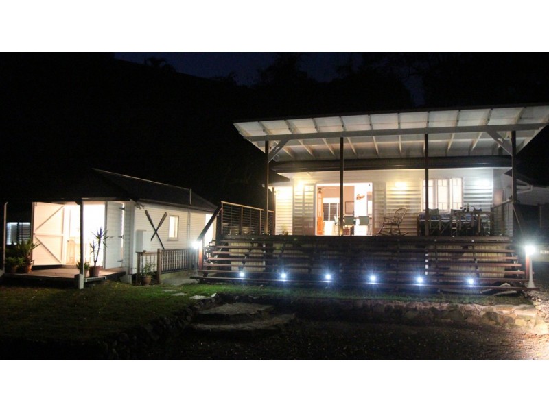 8 Boreen Parade, Boreen Point QLD 4565