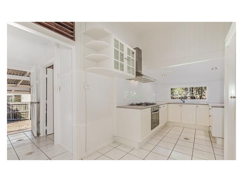11 Station Street, Pomona QLD 4568