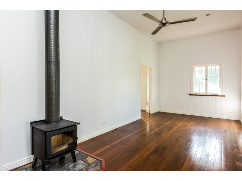 11 Station Street, Pomona QLD 4568