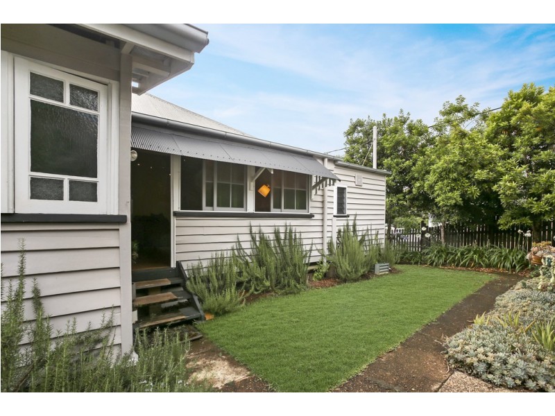 8 Pavilion St, Pomona QLD 4568