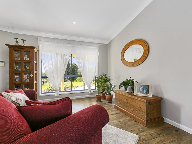 18 Myrtle Court, Black Mountain QLD 4563