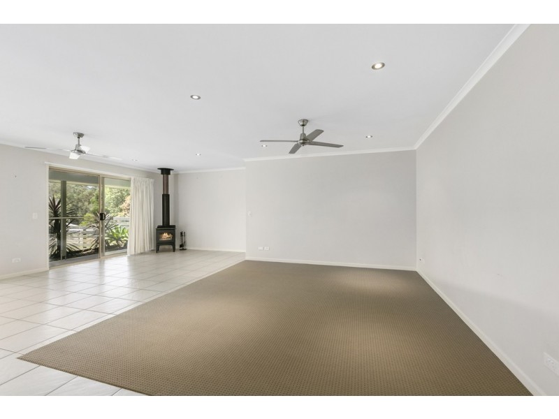 6 Crab Apple Court, Black Mountain QLD 4563
