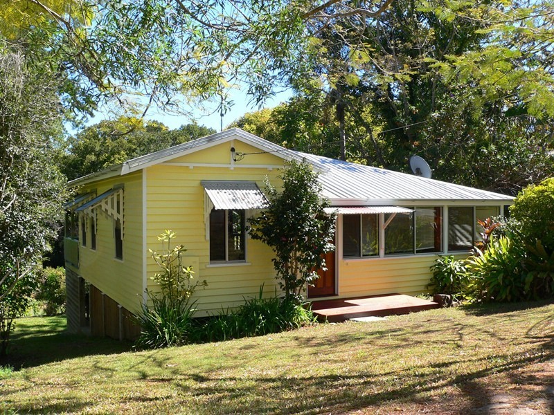 12 Pine Street, Pomona QLD 4568