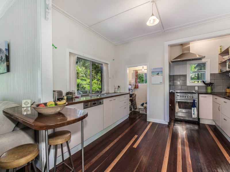 17 Mountain Street, Pomona QLD 4568