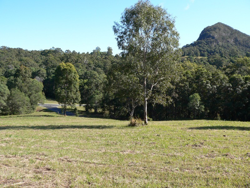 8 Omaroo Place, Cooran QLD 4569