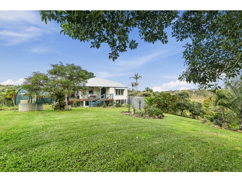 18 Robinson Road, Como QLD 4571