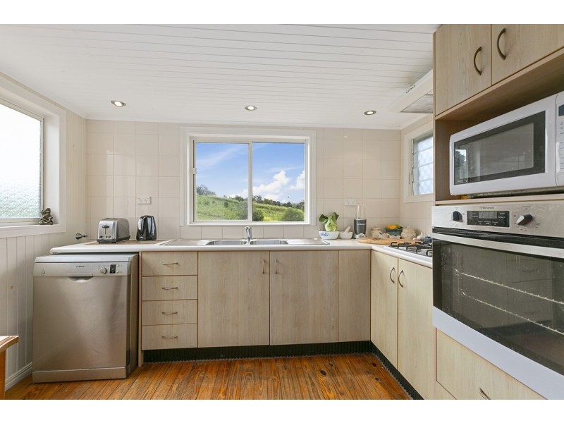 18 Robinson Road, Como QLD 4571