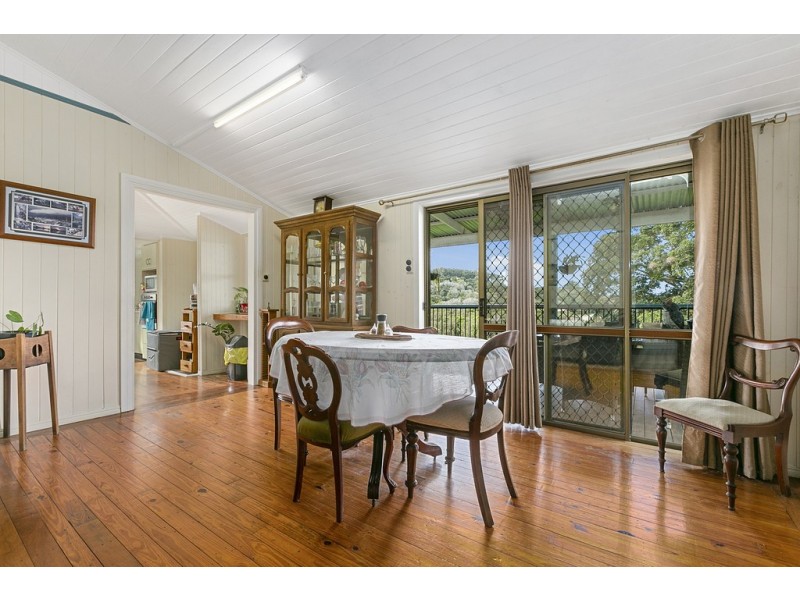 18 Robinson Road, Como QLD 4571