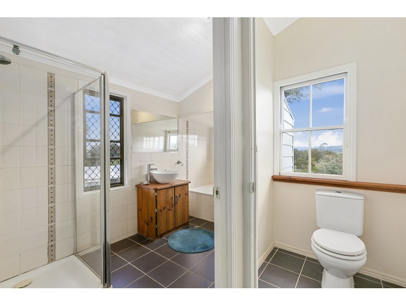 18 Robinson Road, Como QLD 4571