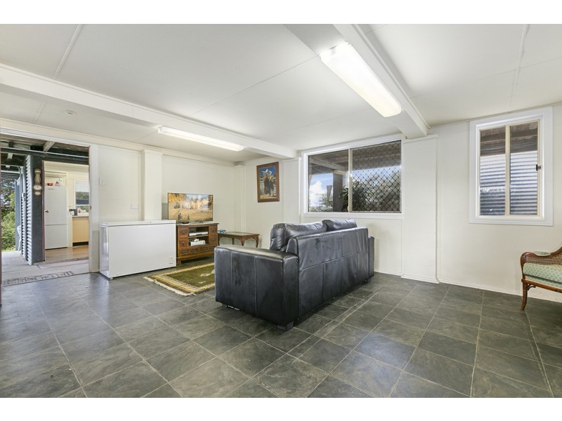18 Robinson Road, Como QLD 4571