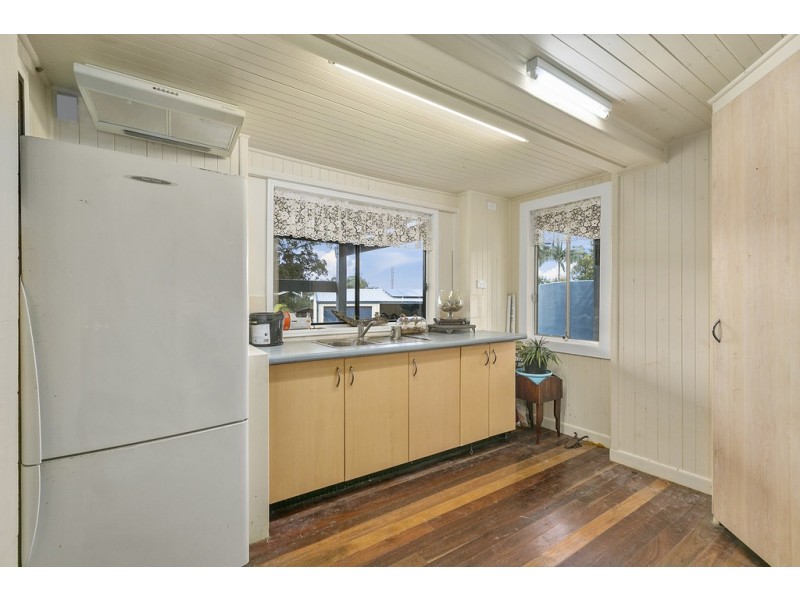 18 Robinson Road, Como QLD 4571