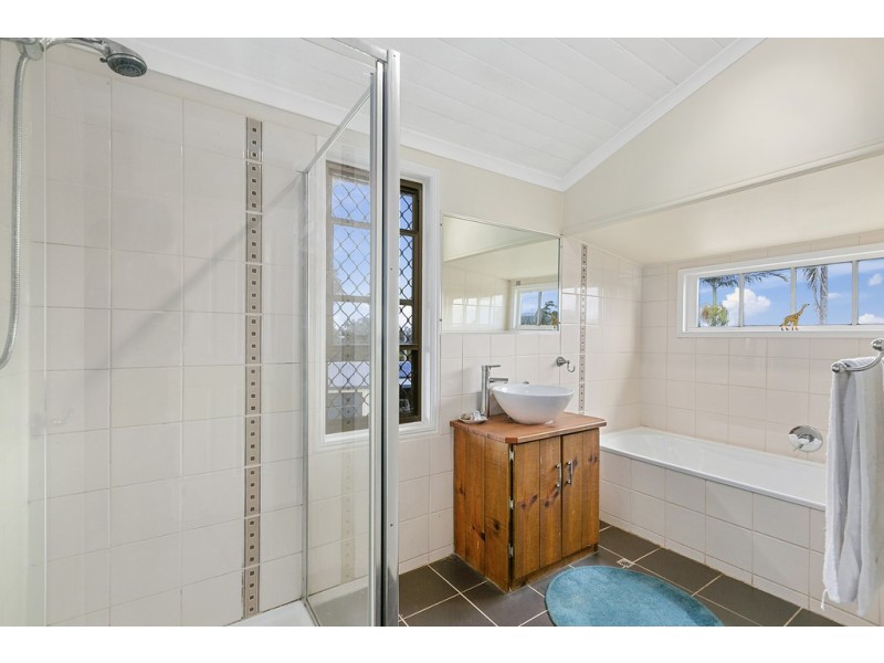 18 Robinson Road, Como QLD 4571