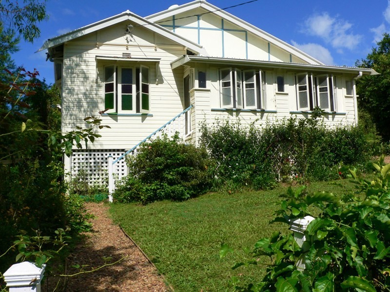 11 Pine Street, Pomona QLD 4568