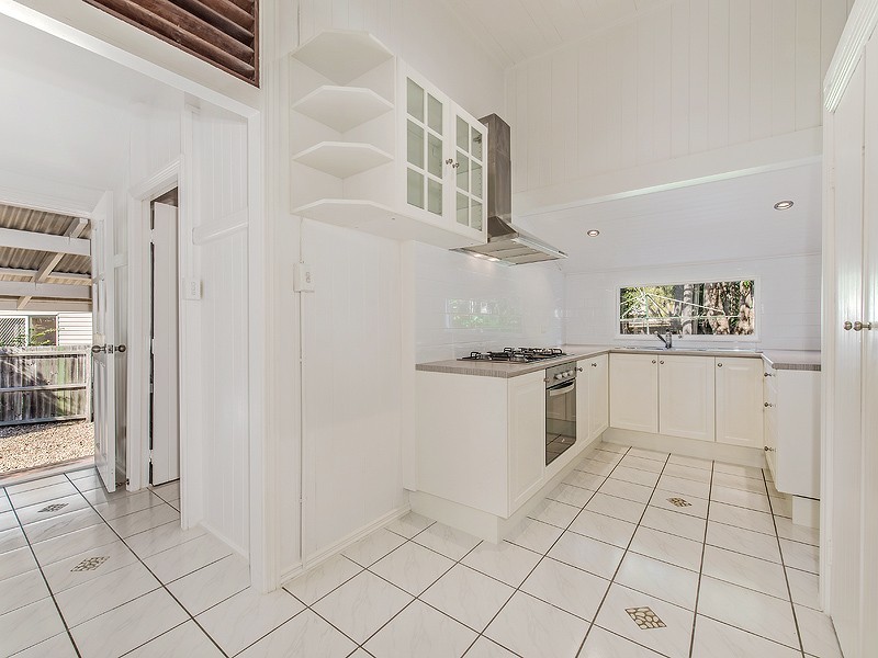 11 Station Street, Pomona QLD 4568