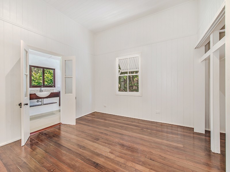 11 Station Street, Pomona QLD 4568