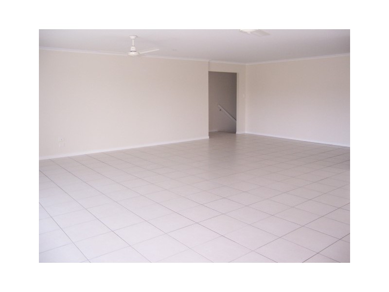 4/3 Station Street, Pomona QLD 4568