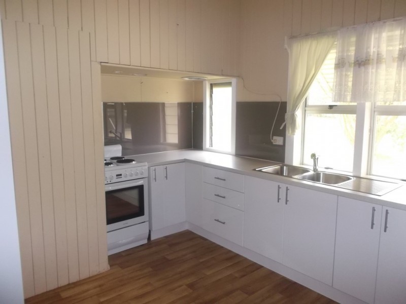 16 Red Street, Pomona QLD 4568