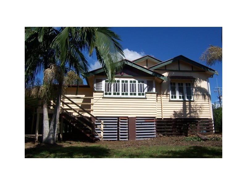 33 Railway Parade, Pomona QLD 4568