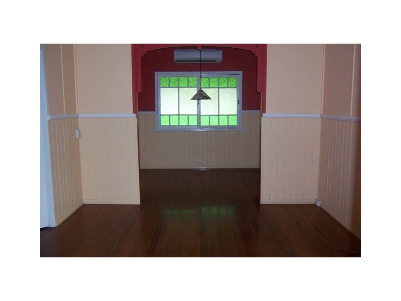 33 Railway Parade, Pomona QLD 4568