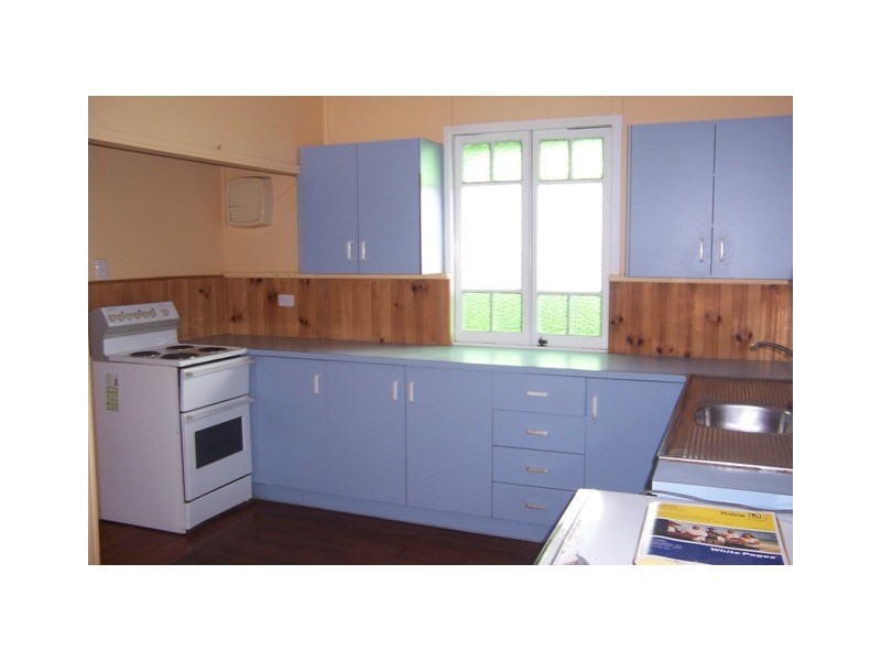 33 Railway Parade, Pomona QLD 4568