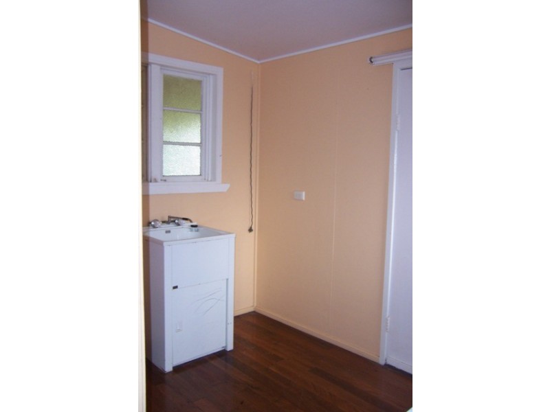 33 Railway Parade, Pomona QLD 4568