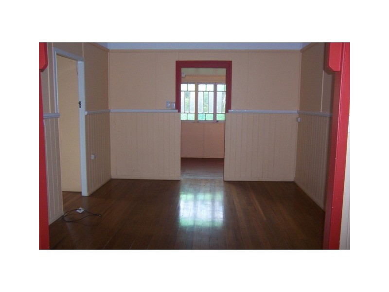 33 Railway Parade, Pomona QLD 4568