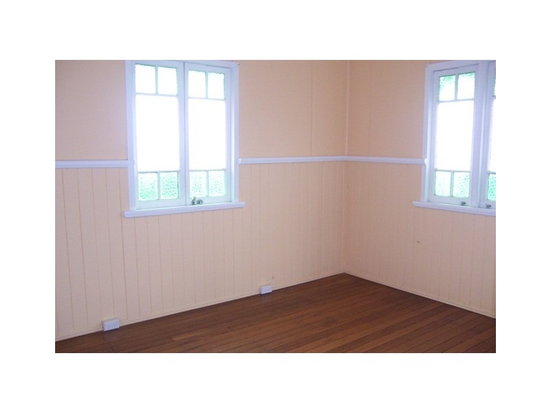 33 Railway Parade, Pomona QLD 4568