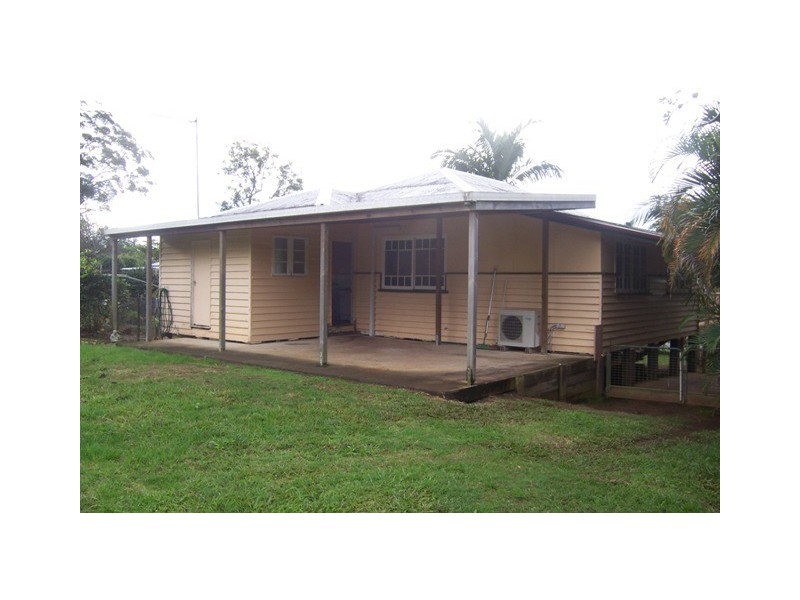 33 Railway Parade, Pomona QLD 4568