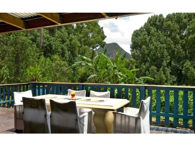 242 Uhlmanns Rd (main house), Pomona QLD 4568