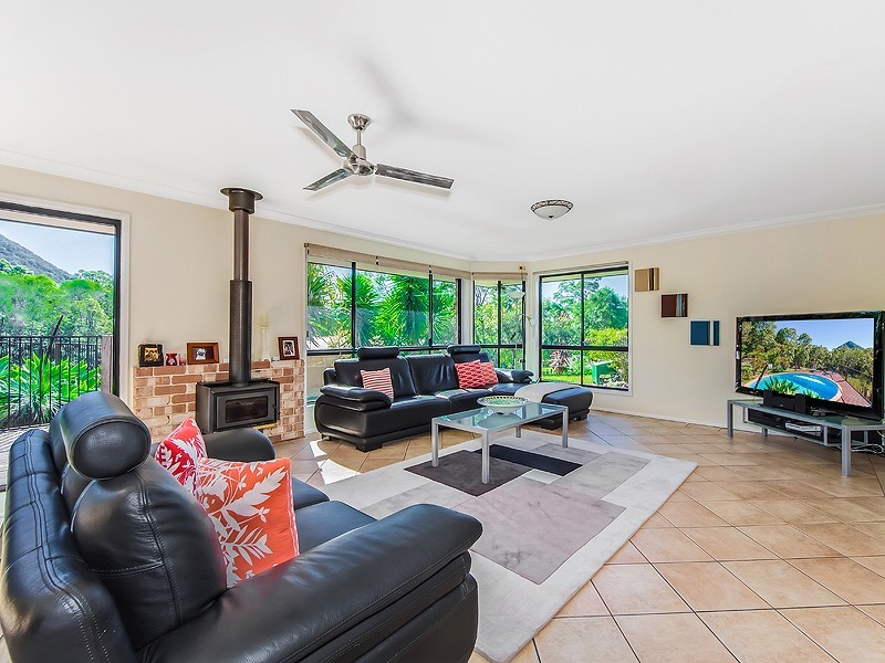 6 Settlers Rise, Pomona QLD 4568