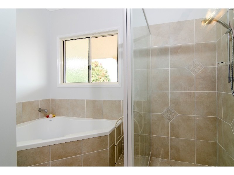33 Kensington Drive, Cooroy QLD 4563