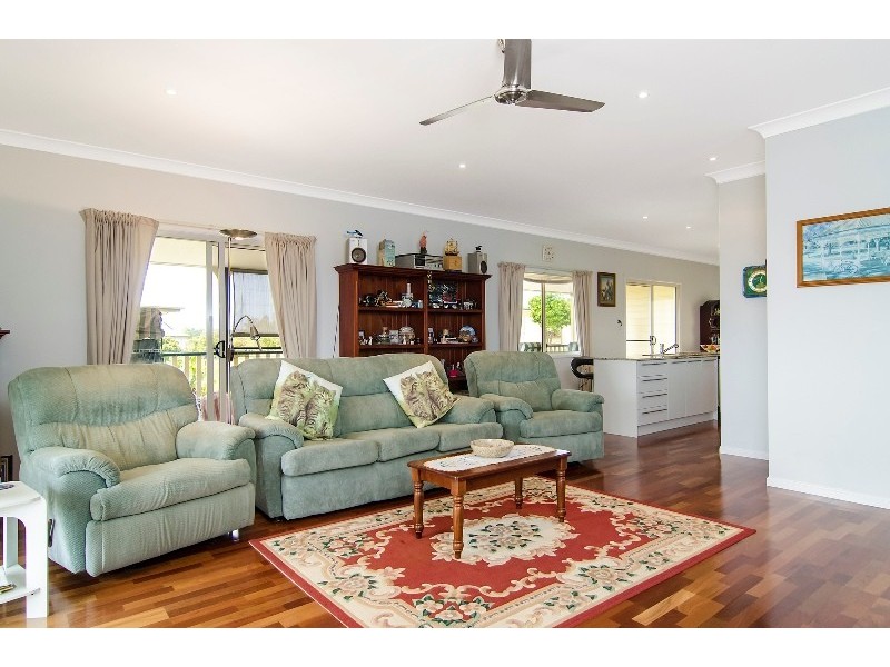 33 Kensington Drive, Cooroy QLD 4563