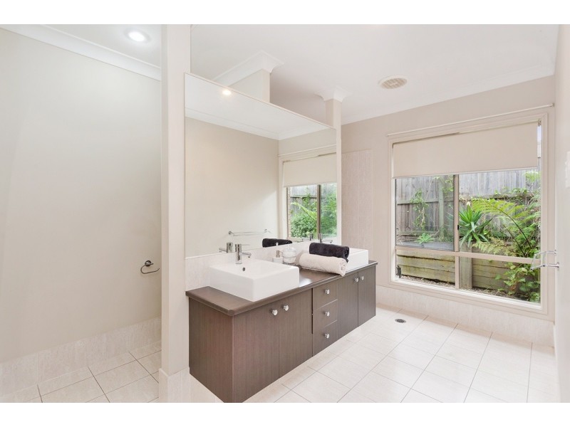 12 Dollarbird Drive, Pomona QLD 4568