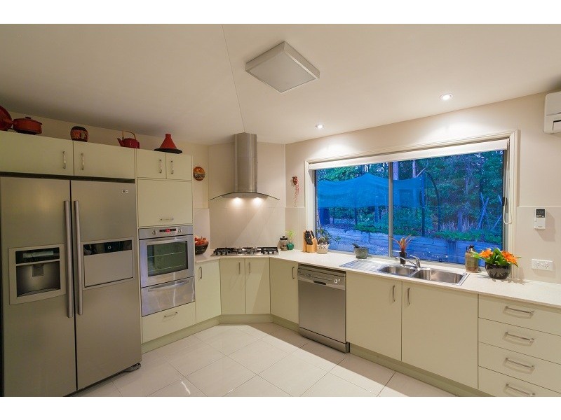 11 Whistler Way, Pomona QLD 4568