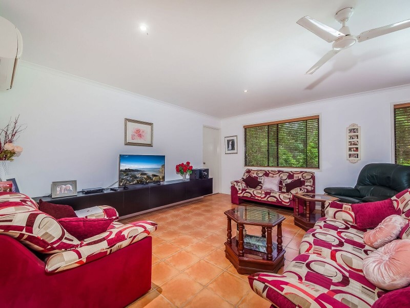 6 Smedley Drive, Pomona QLD 4568