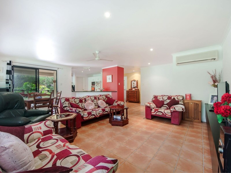 6 Smedley Drive, Pomona QLD 4568
