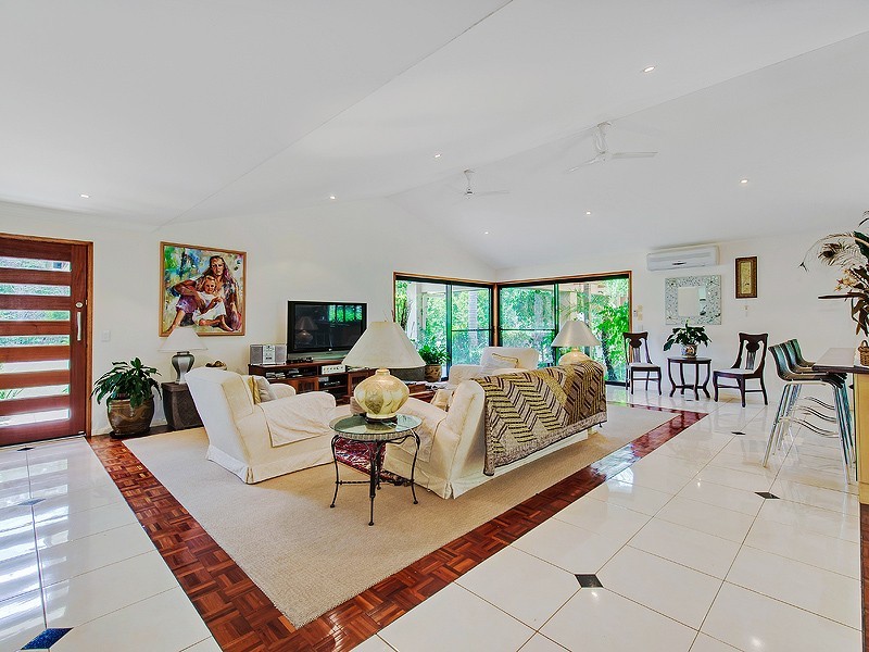 27 Kingsgate Drive, Tinbeerwah QLD 4563