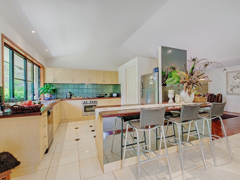 27 Kingsgate Drive, Tinbeerwah QLD 4563
