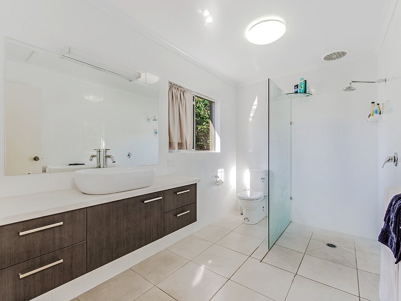 16 Tree Street, Pomona QLD 4568