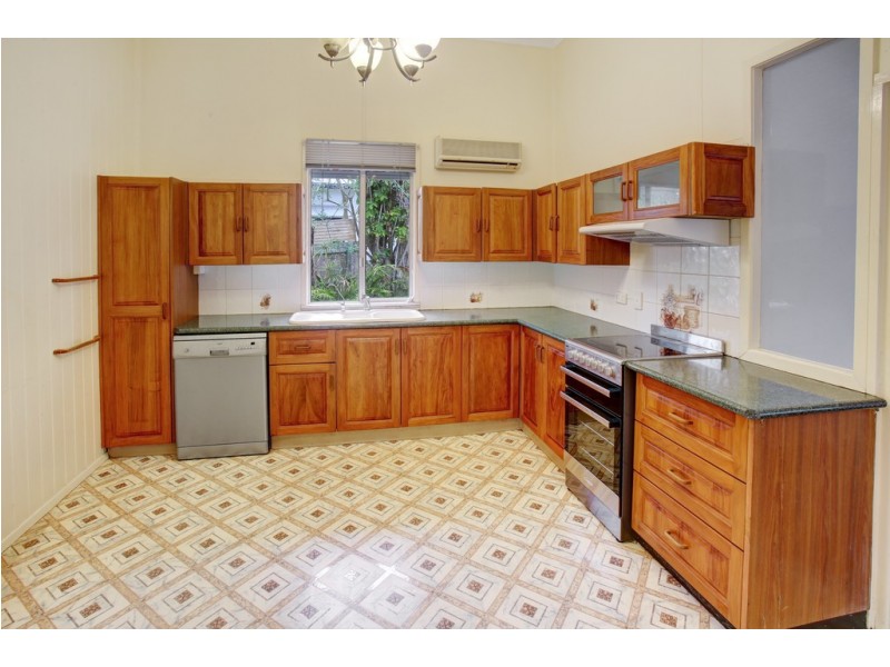 9 Railway Parade, Pomona QLD 4568